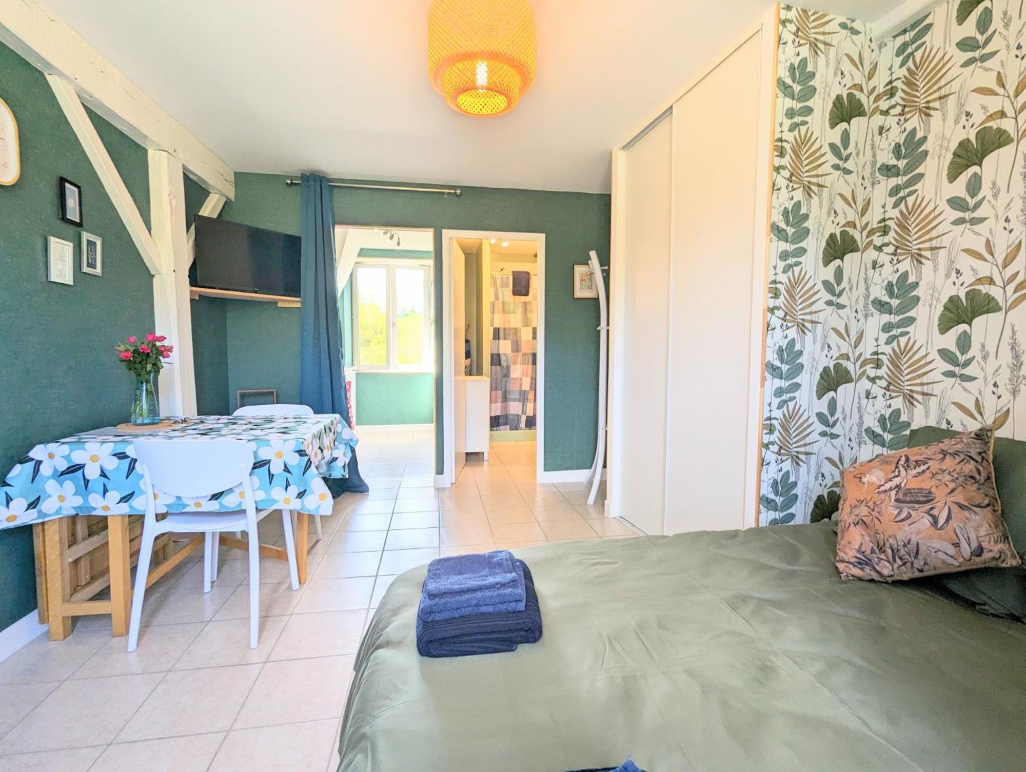 Studio Silhem Saint-Germain-les-Belles Екстериор снимка