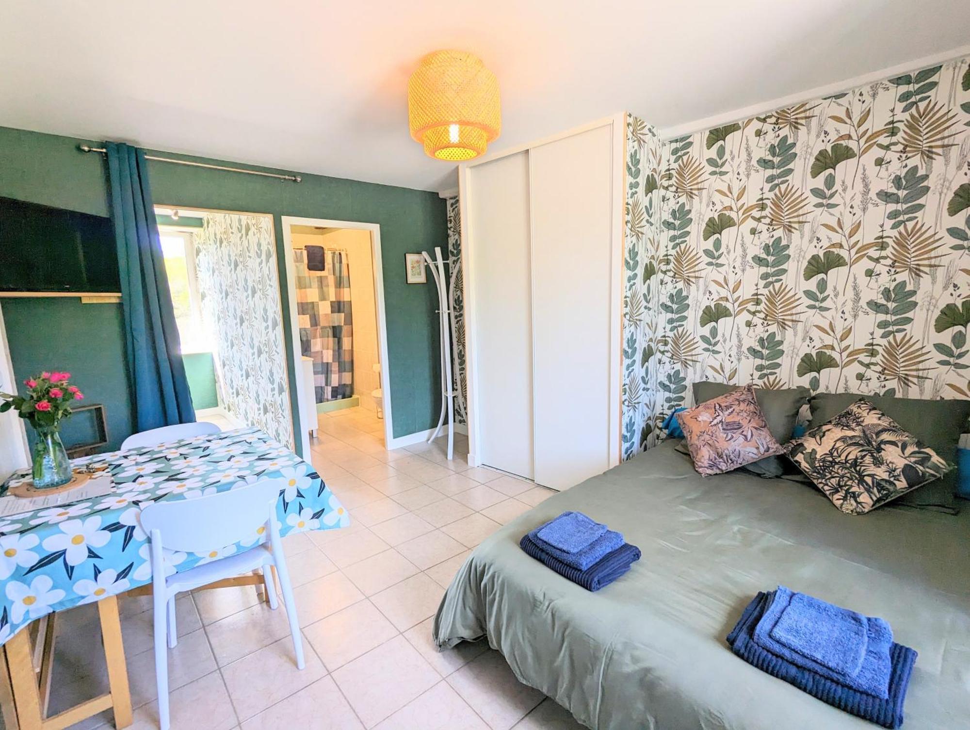 Studio Silhem Saint-Germain-les-Belles Екстериор снимка
